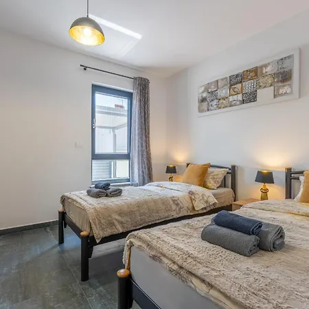 Rose Apartment *